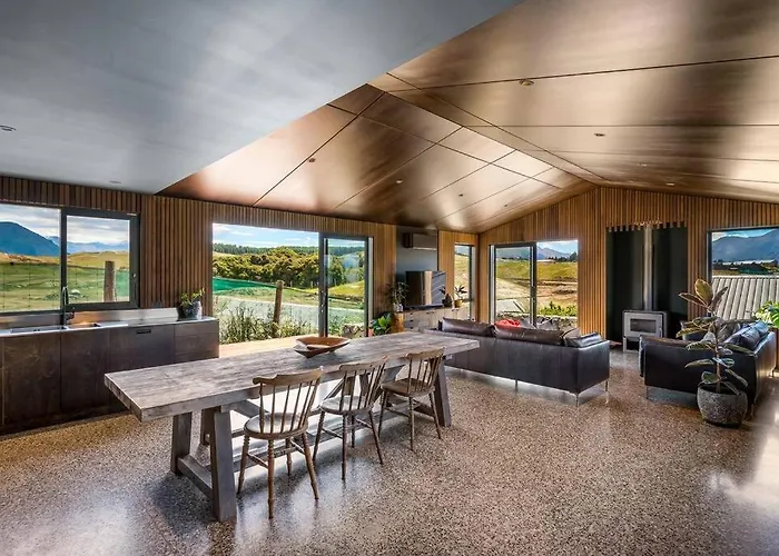 Mountain Serenity Retreat Ferienhaus *